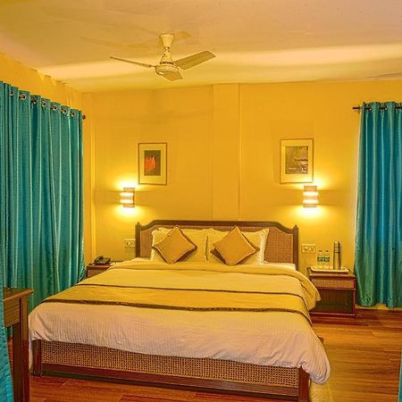 Landmark Hotels Guwahati Buitenkant foto
