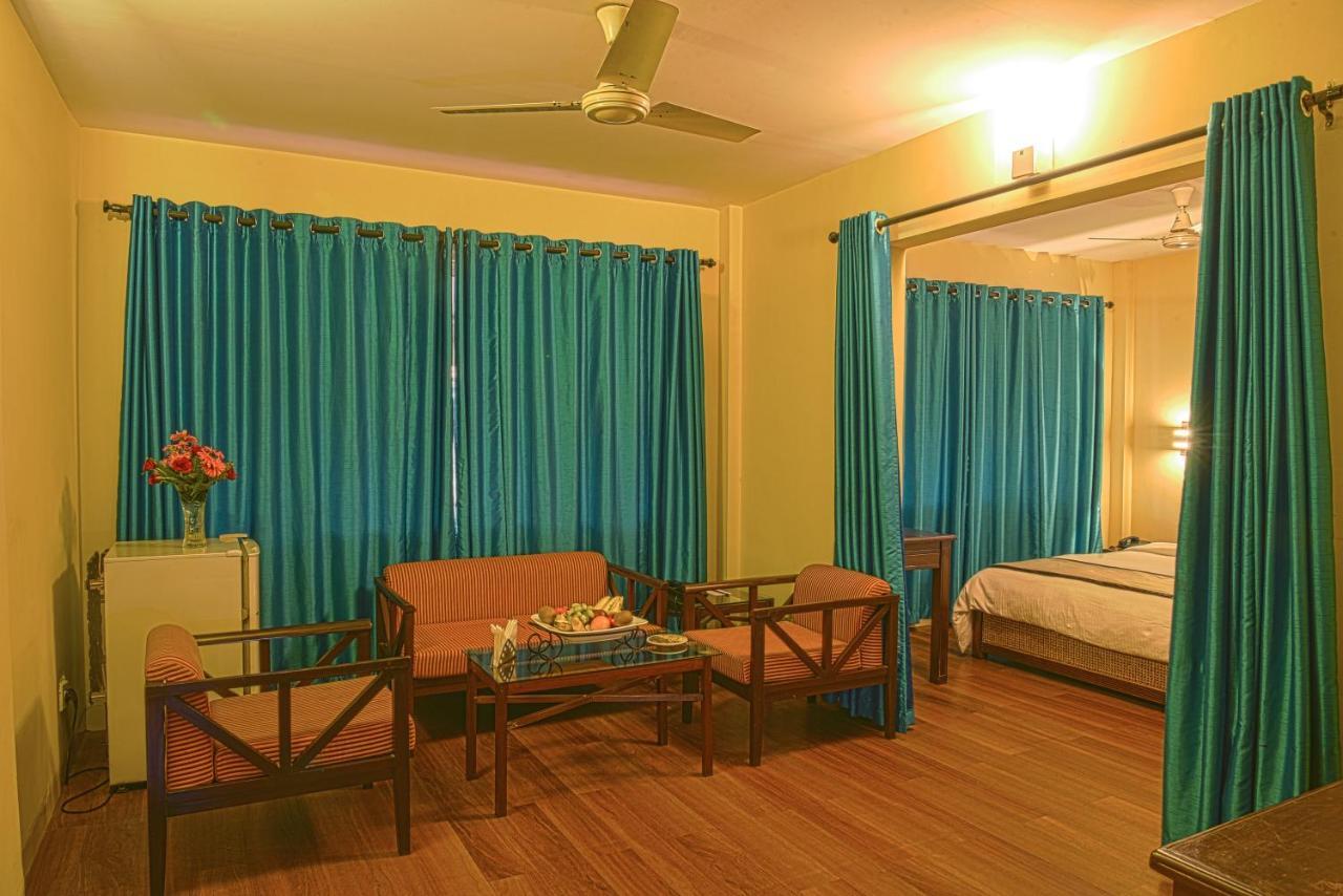 Landmark Hotels Guwahati Buitenkant foto