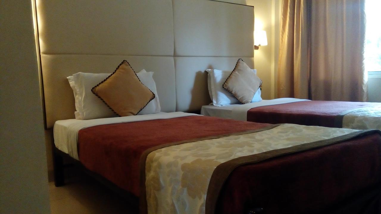 Landmark Hotels Guwahati Buitenkant foto