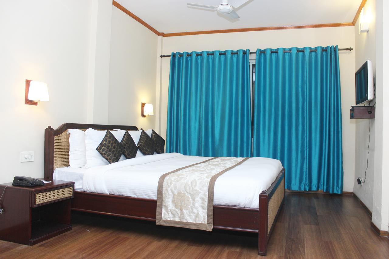 Landmark Hotels Guwahati Buitenkant foto