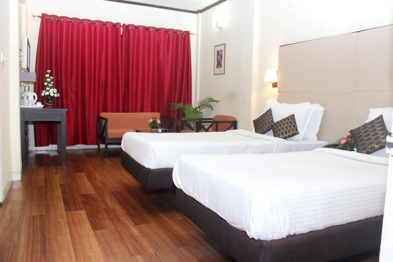 Landmark Hotels Guwahati Buitenkant foto