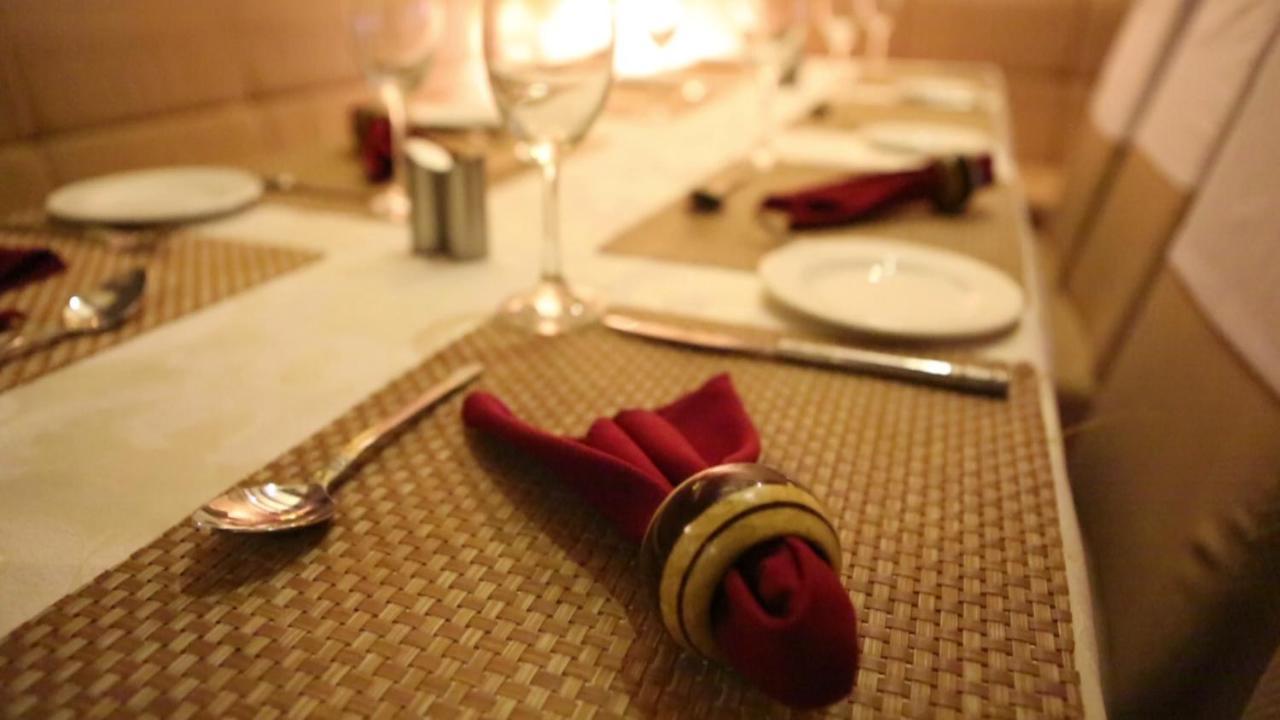 Landmark Hotels Guwahati Buitenkant foto