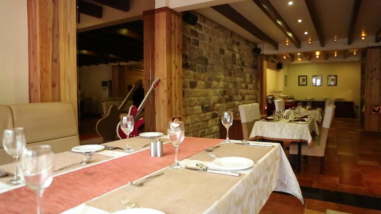 Landmark Hotels Guwahati Buitenkant foto