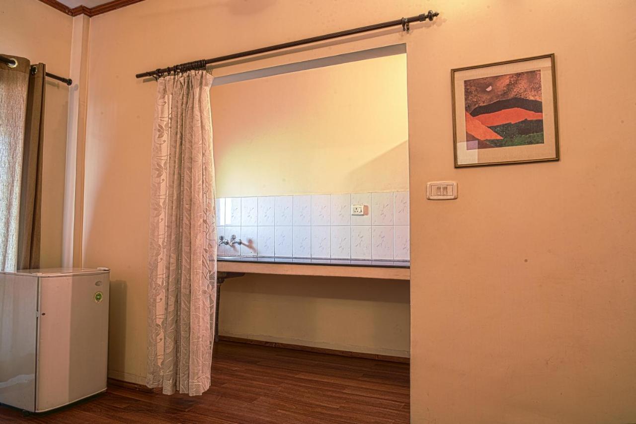 Landmark Hotels Guwahati Buitenkant foto
