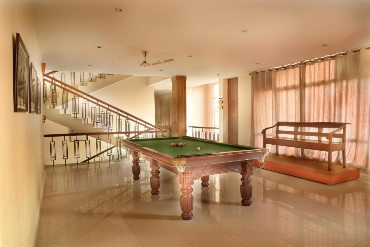 Landmark Hotels Guwahati Buitenkant foto
