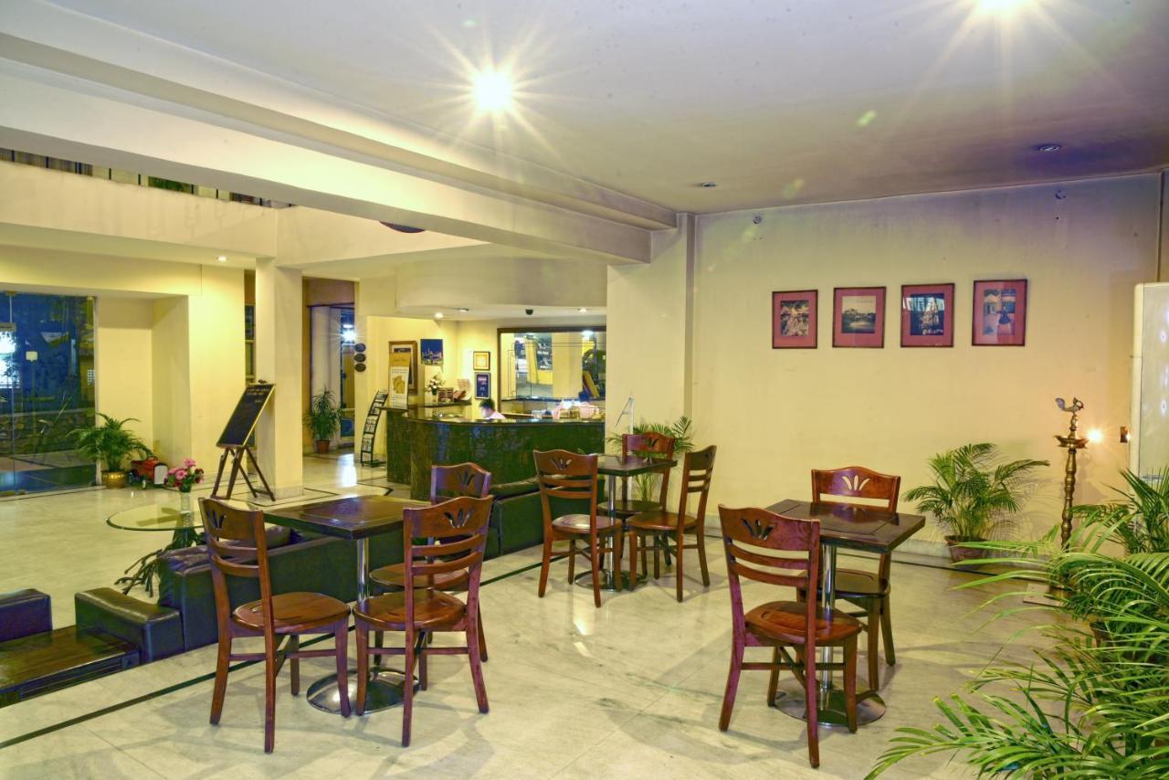 Landmark Hotels Guwahati Buitenkant foto