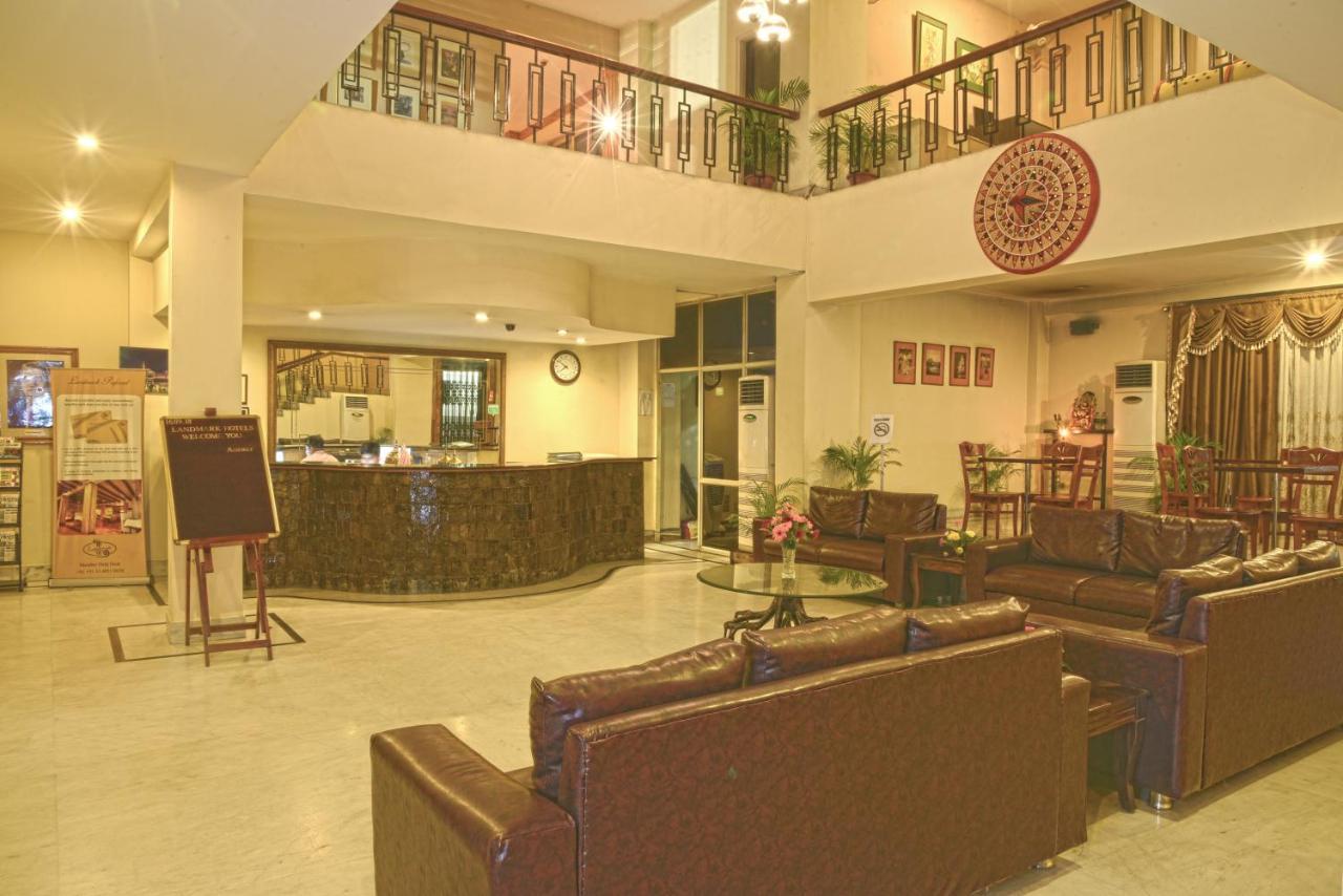 Landmark Hotels Guwahati Buitenkant foto