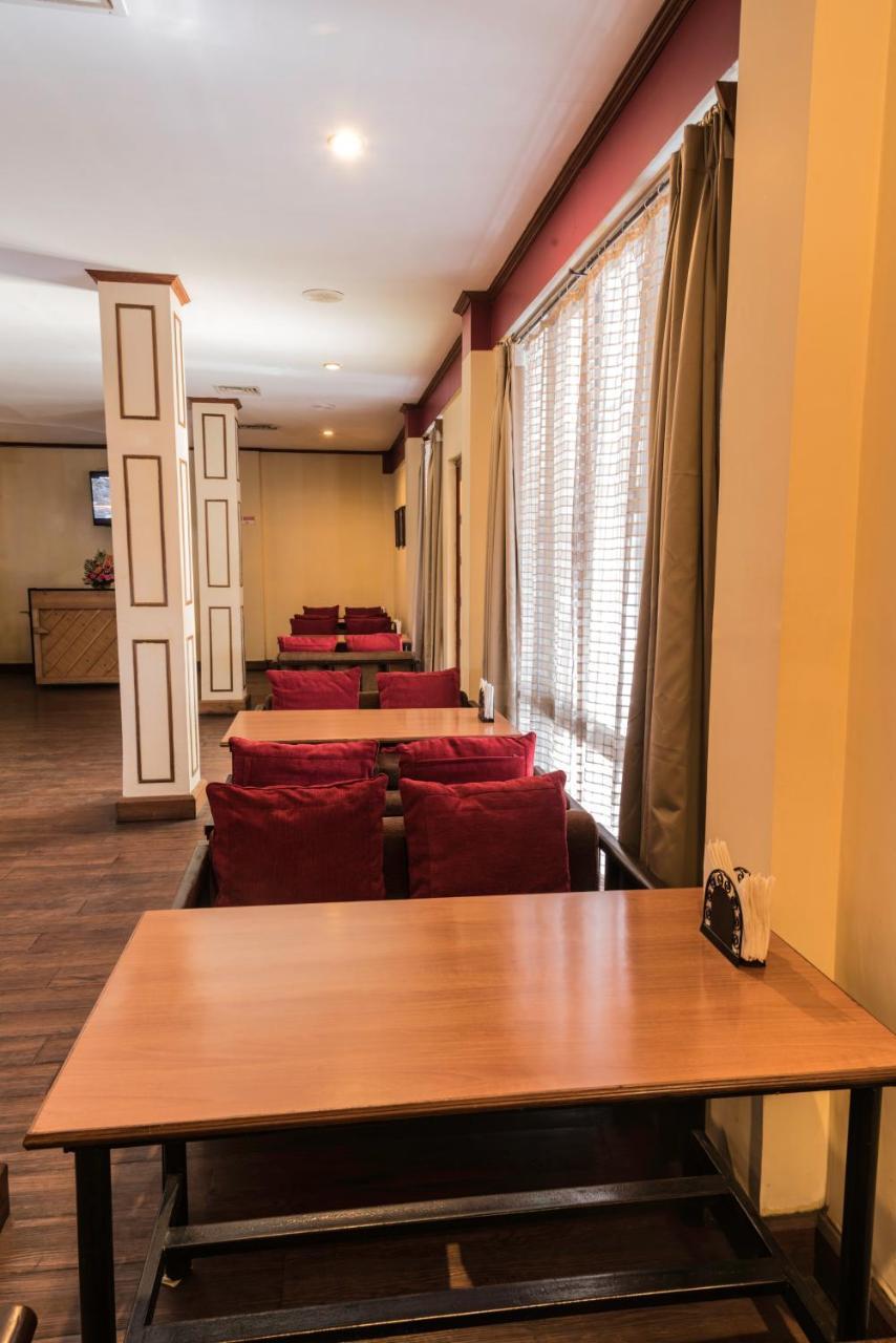 Landmark Hotels Guwahati Buitenkant foto