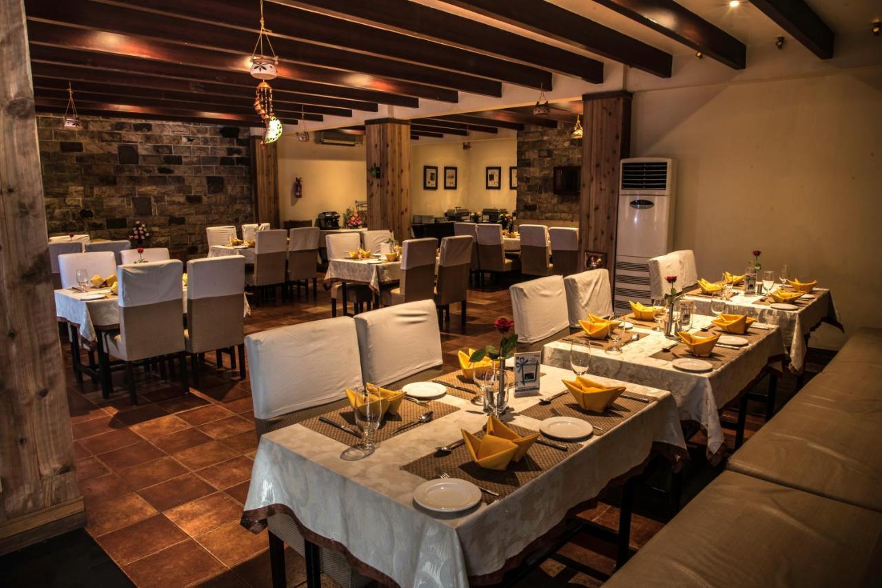 Landmark Hotels Guwahati Buitenkant foto