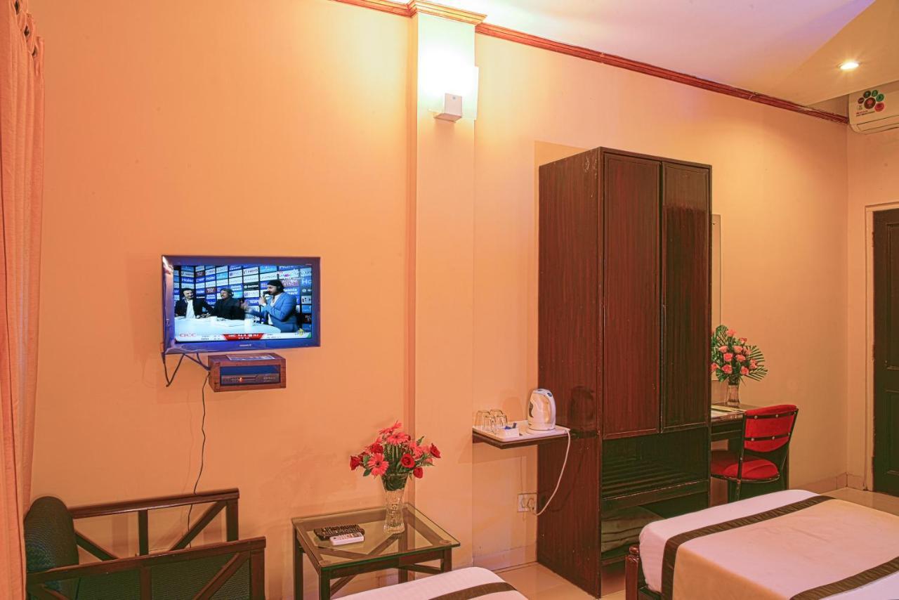 Landmark Hotels Guwahati Buitenkant foto