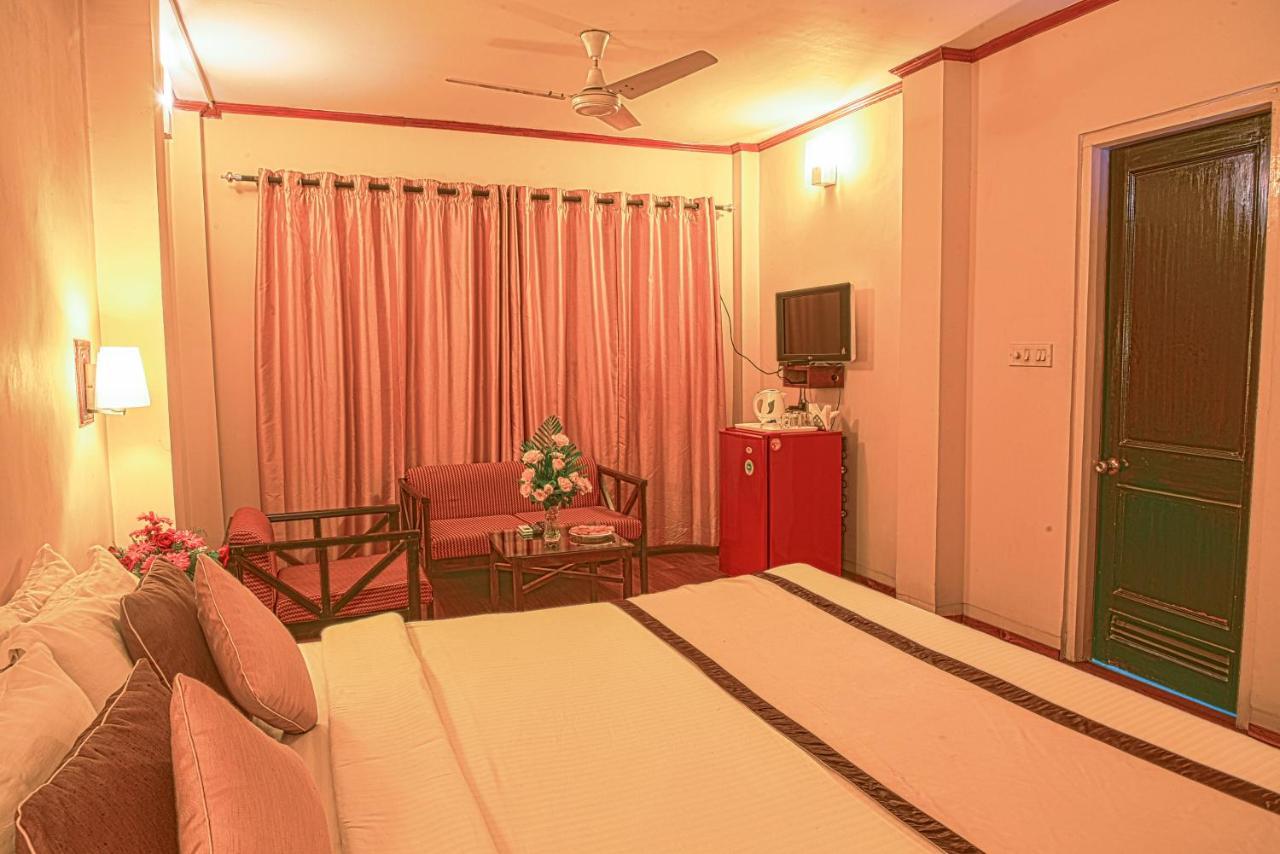 Landmark Hotels Guwahati Buitenkant foto